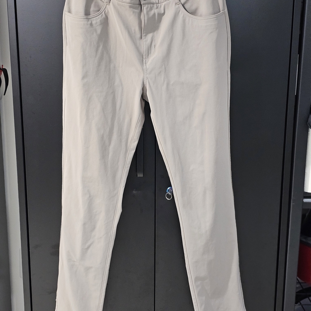 Vuori Men's Tan Straight Leg Pants